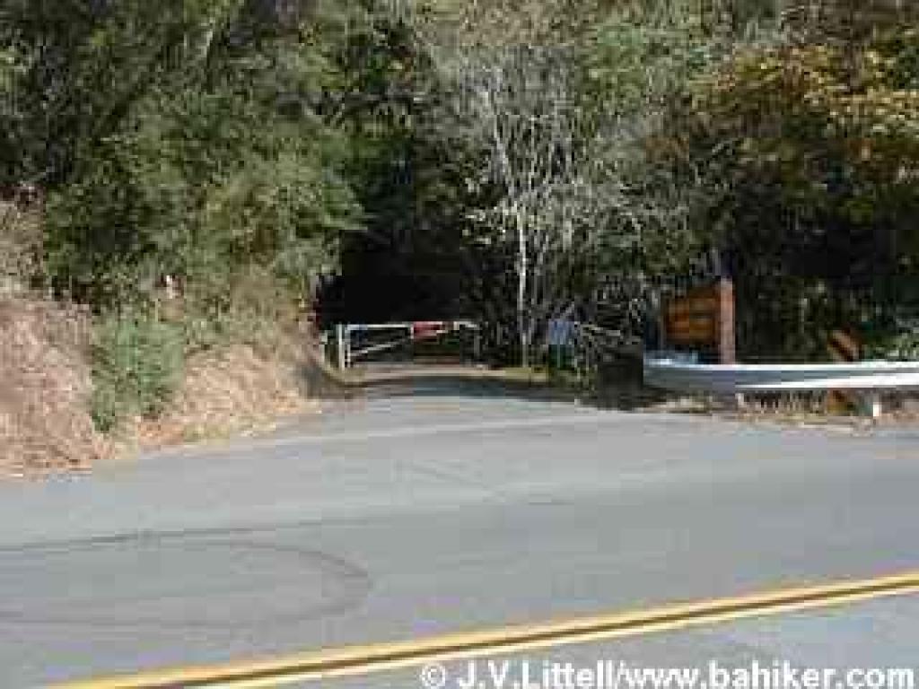 Photo of the trailhead on Sir Francis Drake