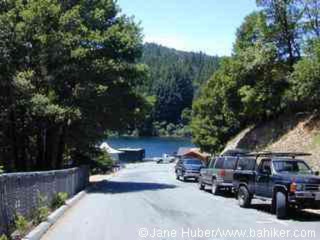 Returning, on the road, to the trailhead