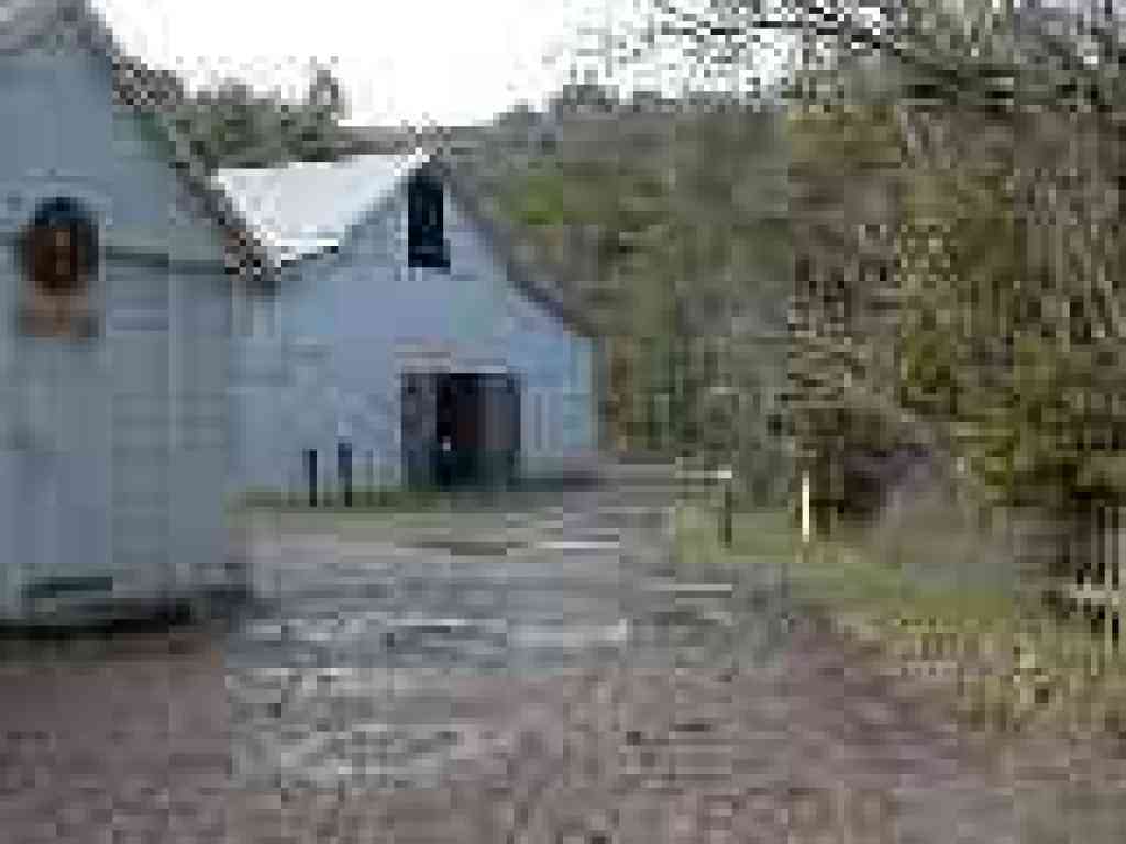Photo of old farm building at Deer Hollow Farm